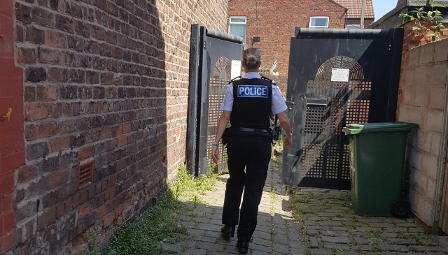 07 07 18 - police officer gives chase up Deveraux Drive