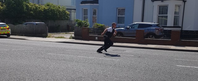 07 07 18 - police officer gives chase